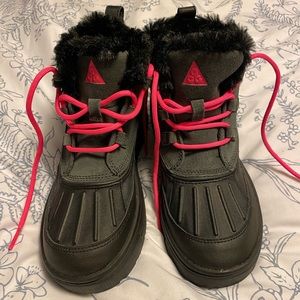 Girls Nike size 4Y boots